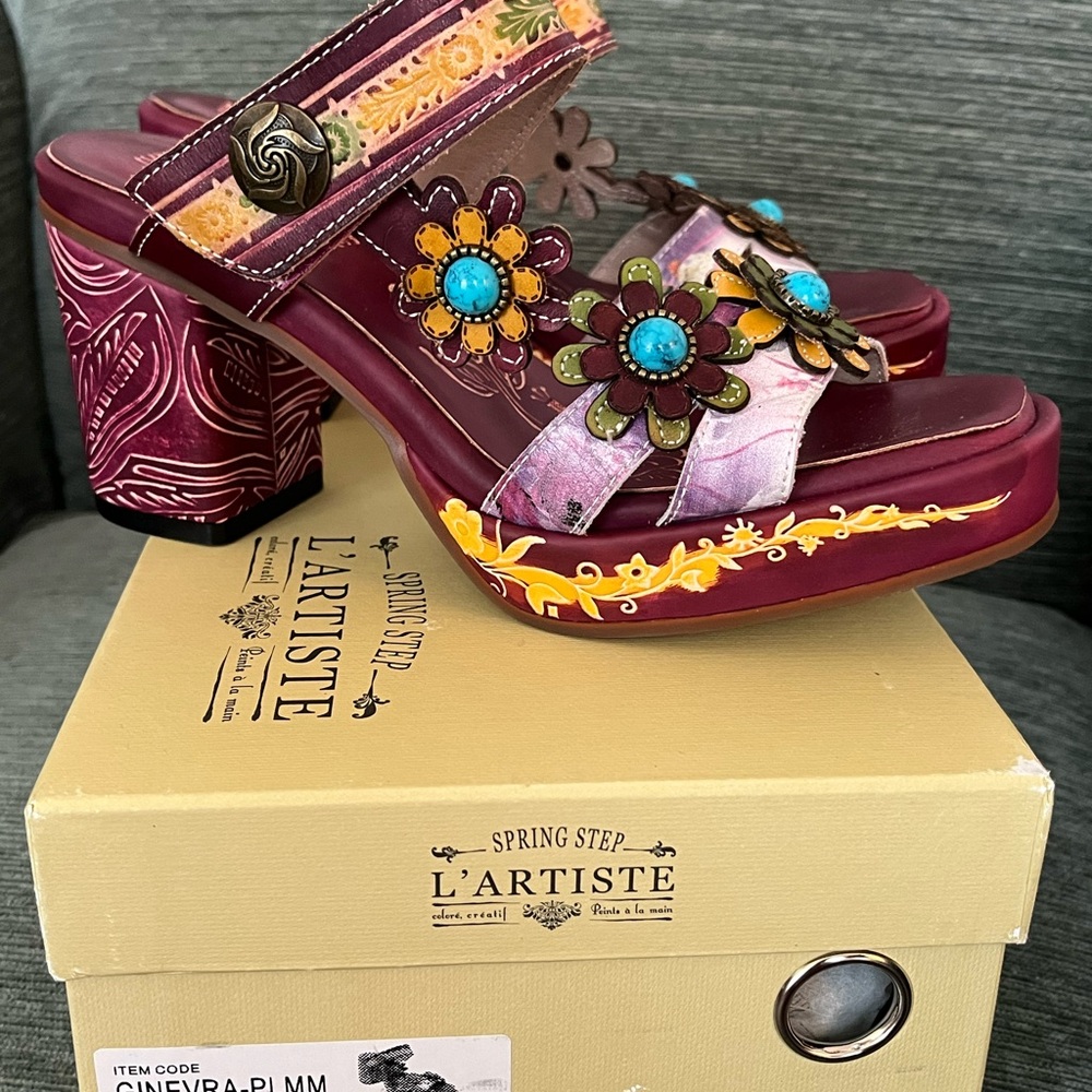 L’ARTISTE Women's Floral Embellished Sandals - Multicolor